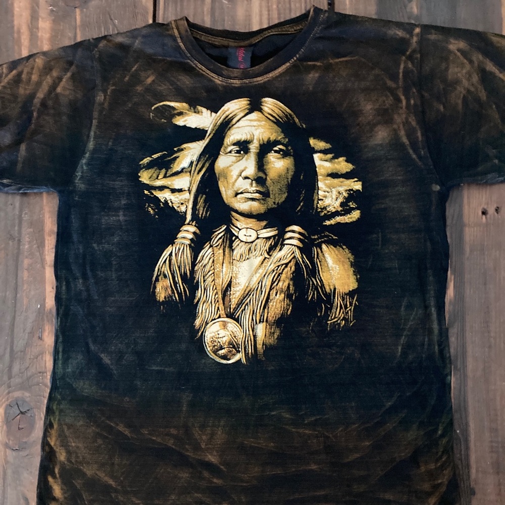 tye dyed womens native american print tshirt medium.